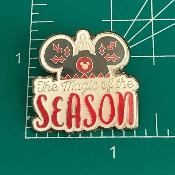 Disney Christmas Hidden Mickey Pin Mouse Holiday Magic of the Season 2018 Holly - Picture 6 of 7